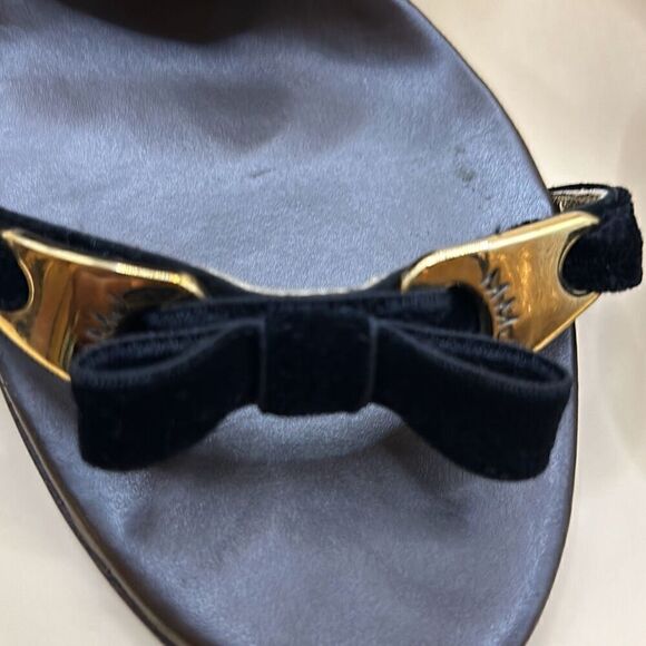 Marc by Marc Jacobs Women's 40 Navy Velvet Bow Strap Heel Sandals Gold Hardwear - Picture 4 of 10